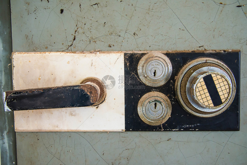 旧保险箱酒吧运输螺栓锁孔金属安全商业金库秘密火箱图片