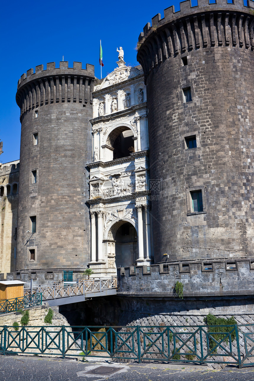 在那不勒斯的城市地标历史天空水平旅行中年人建筑城堡历史性图片