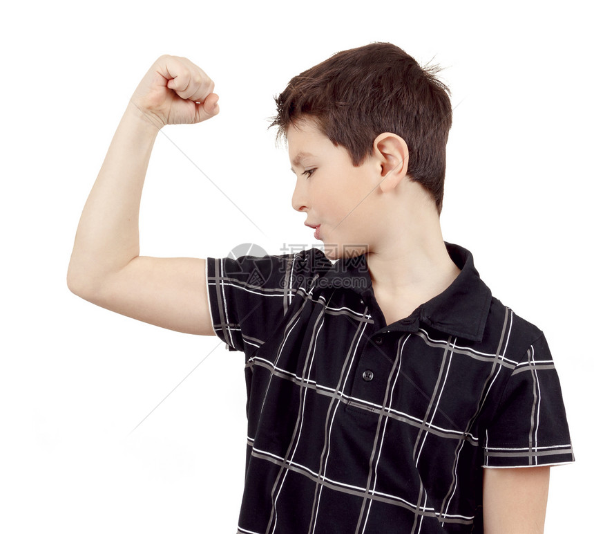 举起手来露出肌肉的年轻男孩的肖像白色手臂青少年黑色男生拳头孩子男人工作室衬衫图片