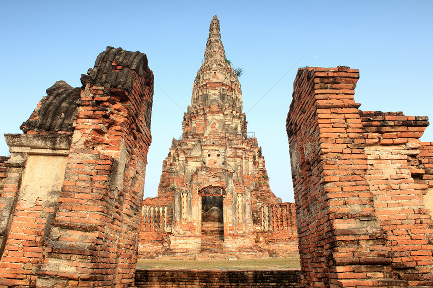 泰国Ayutthaya的Ruin砖墙寺寺庙佛塔废墟风景旅行崇拜宗教建筑图片
