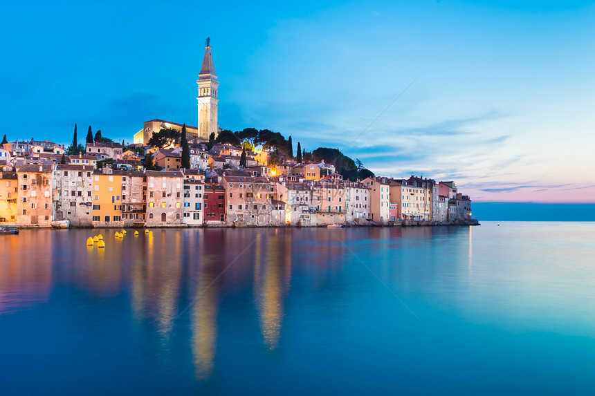 克罗地亚Istria的Rovinj沿海城镇建筑学建筑海岸旅行城市房子天空反射蓝色海岸线图片