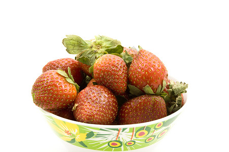 碗中新鲜的红草莓背景图片