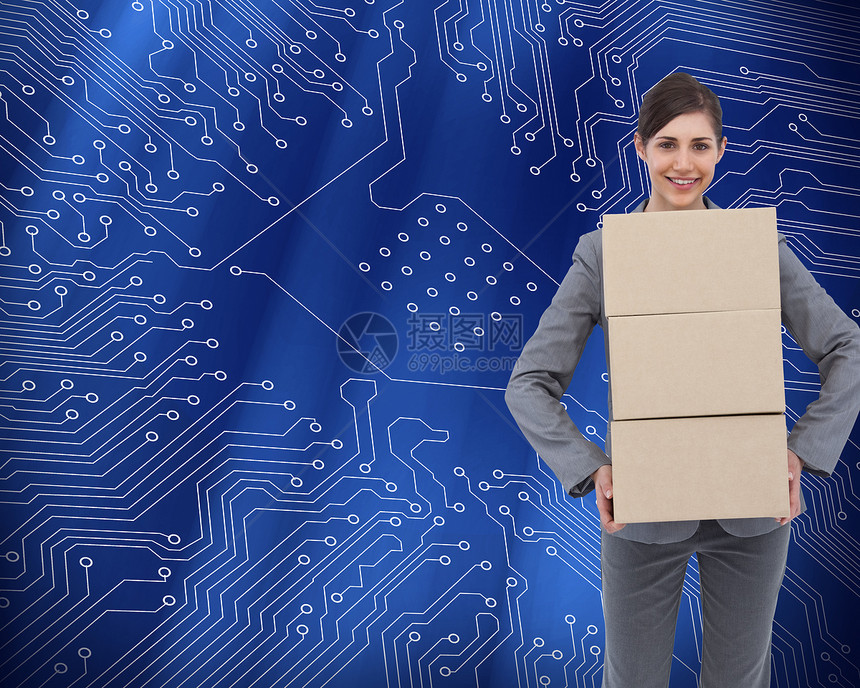 装着纸板盒的微笑女商务人士的综合形象人士女性均衡计算蓝色棕色套装公司女士头发图片