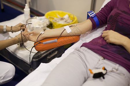 输血血袋献血保健献血者器材女性给予者救命帮助诊所药品稻草背景