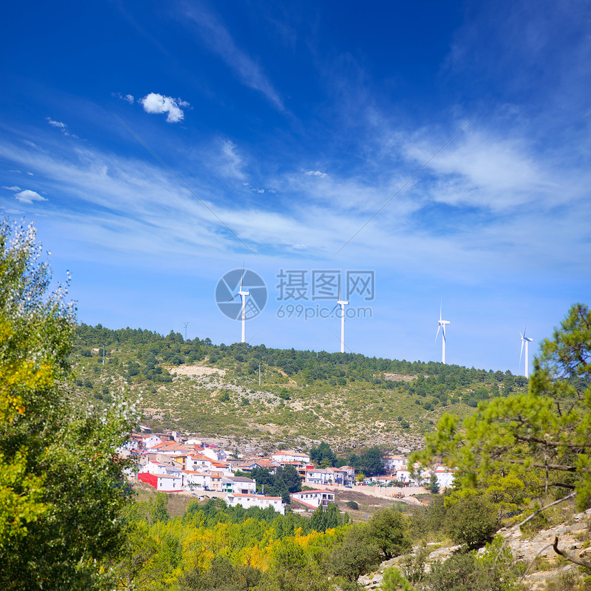 拥有风车的村活力建筑学旅游天空国家假期古董旅行昆卡蓝色图片