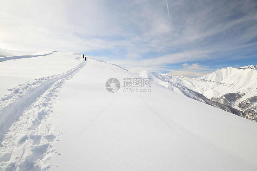 技术熟练冰川天空荒野山脉活动勘探滑雪雪鞋冒险愿望图片