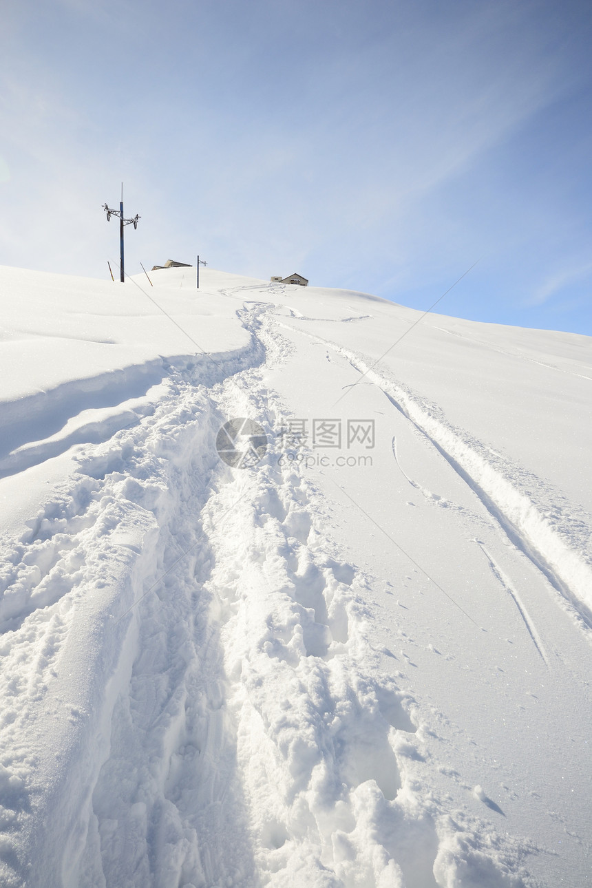 通过巡游滑雪探索阿尔卑斯山风景偏光片极端粉雪地形极限运动蓝色天空自由图片