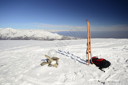 滑雪设备游滑雪旅行设备活动山峰寂寞自由冒险雪崩偏光片运动成就勘探背景