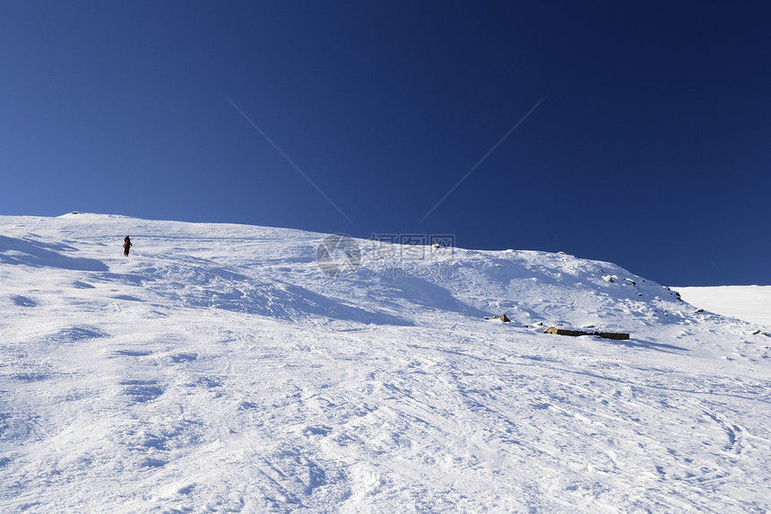 技术熟练雪鞋成就粉雪自由活动季节山峰远足风景愿望图片