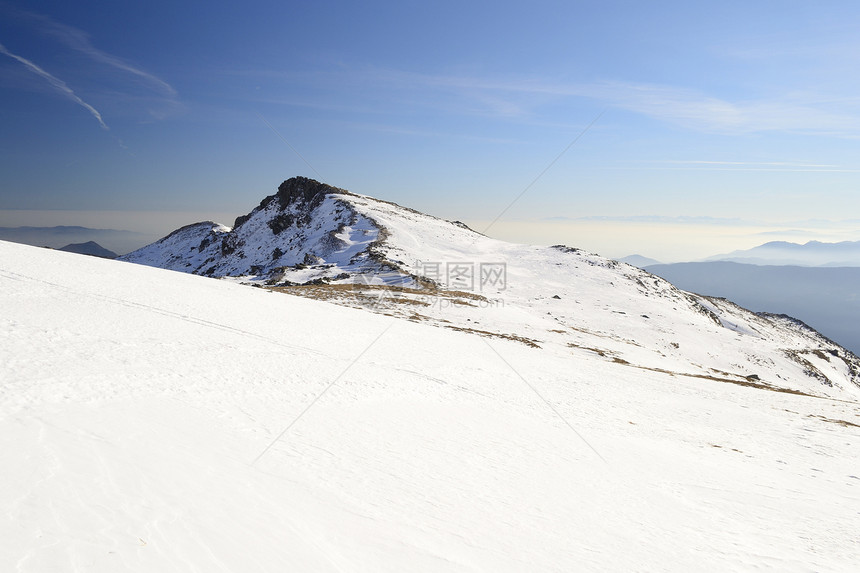 具有超光谱视图的雪坡山峰风景运动荒野雪堆冒险滑雪地区高原全景图片