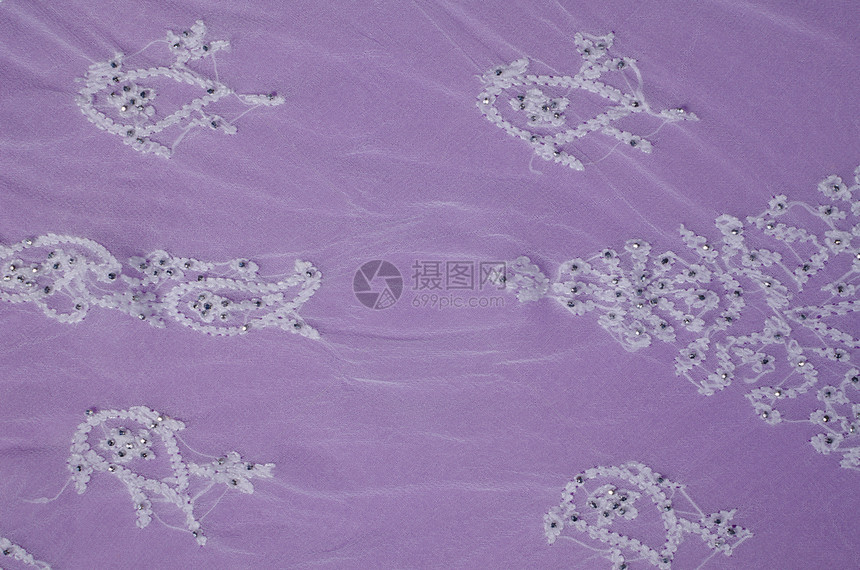 织物上的刺绣手工桌巾珠子缝合工艺花丝画幅桌布紫色水平图片