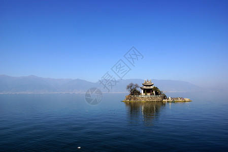 中国云南省达利Erhai湖城市天气旅行蓝色码头农村场景村庄国家文化背景图片