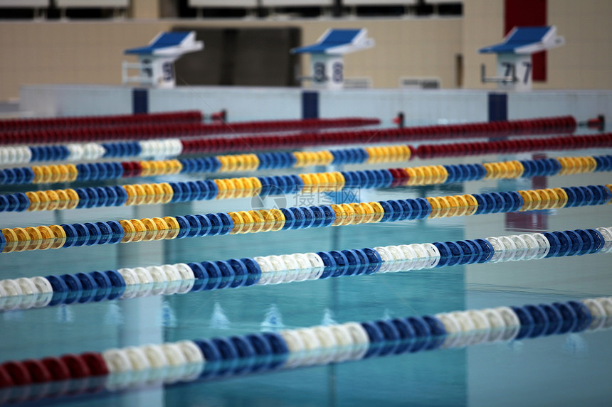 游泳池健身反射竞技红色白色液体体育乐趣波纹标记图片