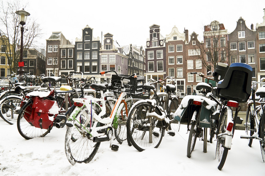 荷兰阿姆斯特丹的雪地自行车运输建筑学首都特丹建筑历史房子城市图片