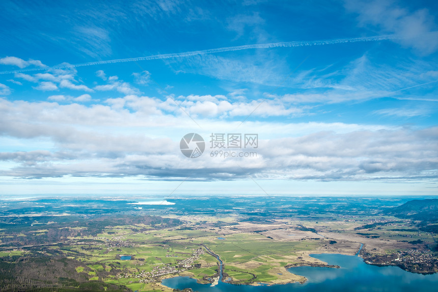 从Herzogstand到慕尼黑环境森林天空太阳旅行航班日出顶峰晴天反射图片