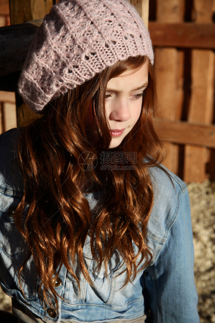 冬季青少年季节木头衣服学生女性栅栏女孩帽子头发铁轨图片