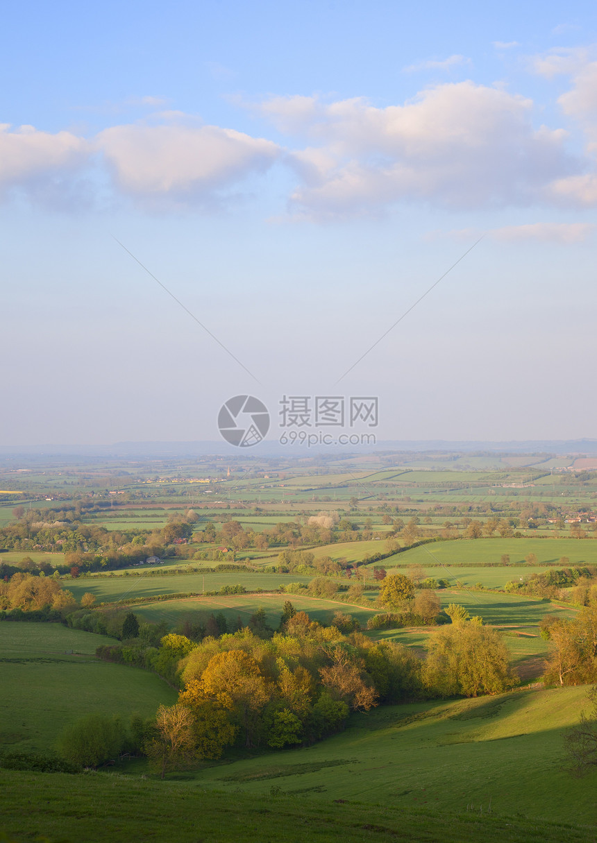 英格兰 牧农农村丘陵阳光场景地平线风景农田晴天季节英语场地图片