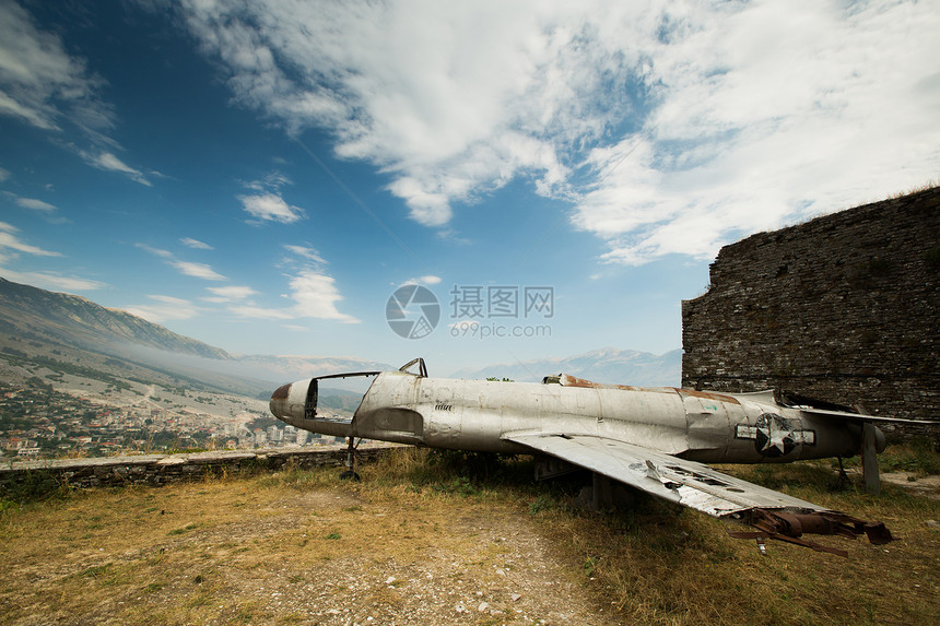 位于阿尔巴尼亚吉罗卡斯特堡垒的著名飞机图片