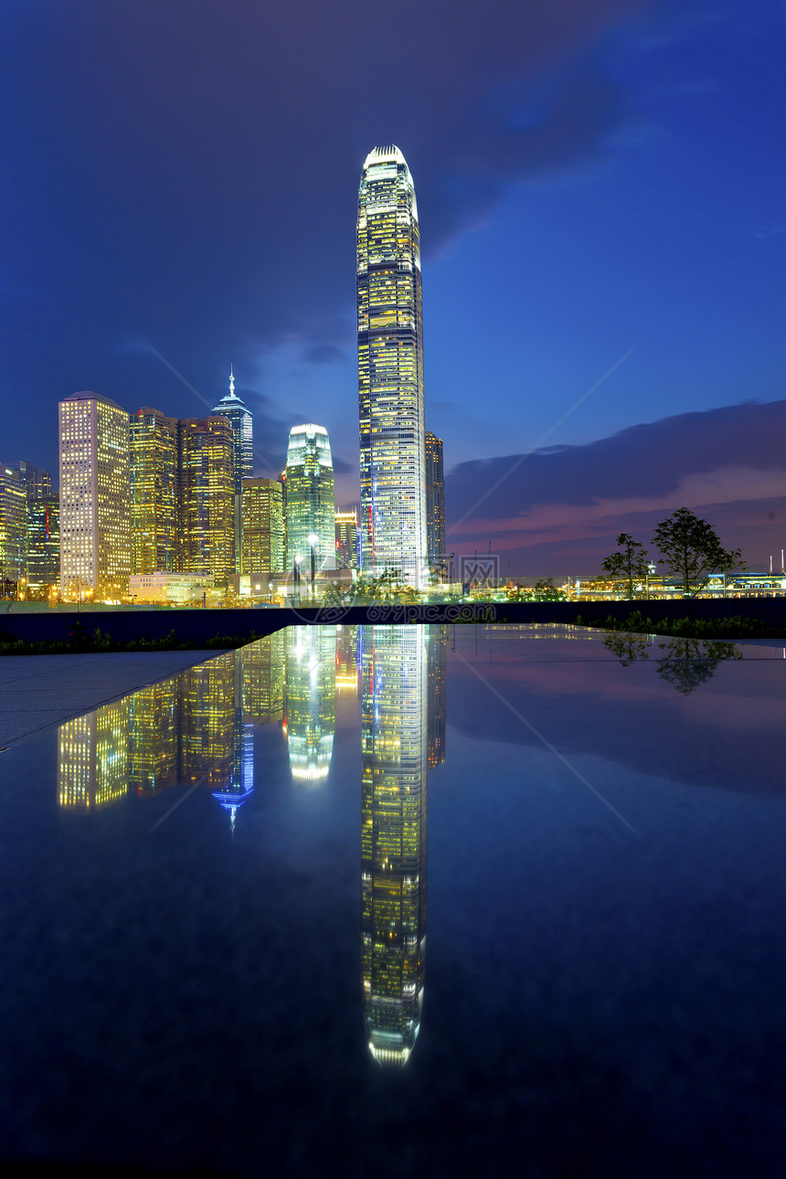 香港夜校大楼玻璃天际旅行霓虹灯地标反射中心办公室场景天空图片
