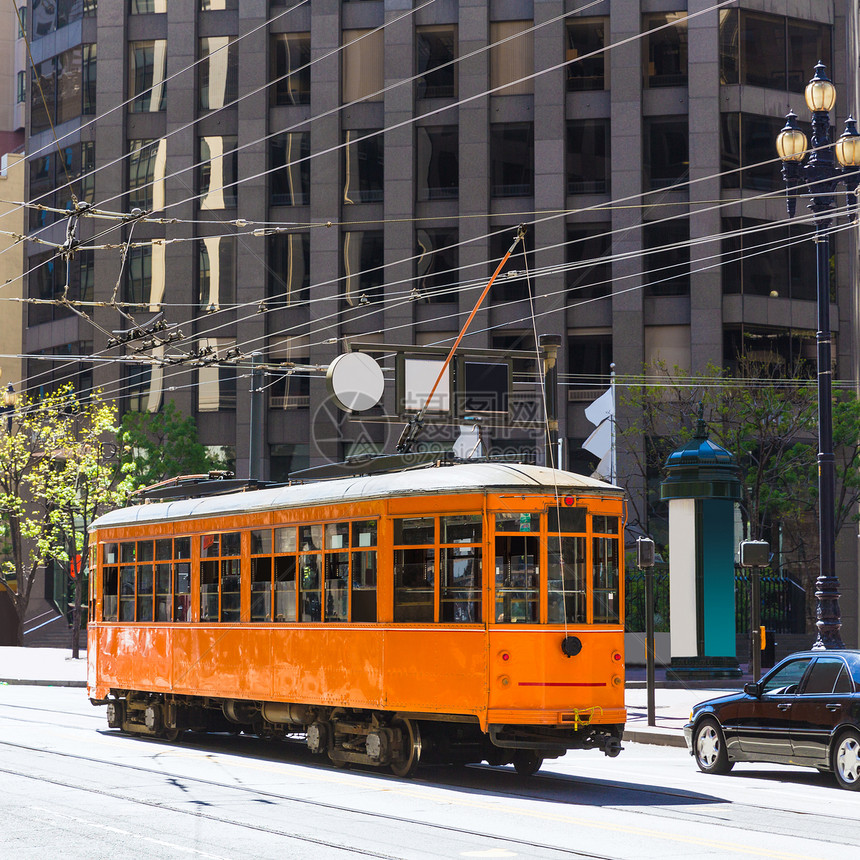 旧金山有线汽车在加州市场街的Tram有轨电车天空景点海洋电缆城市电车民众市中心运输图片