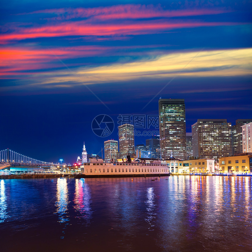 来自加州7号码头的 旧金山日落天空景观反射市中心假期天空建筑物城市旅行摩天大楼建筑学图片