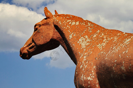 马的雕像历史棕色天空艺术品记忆象征动物纪念碑兴趣背景图片