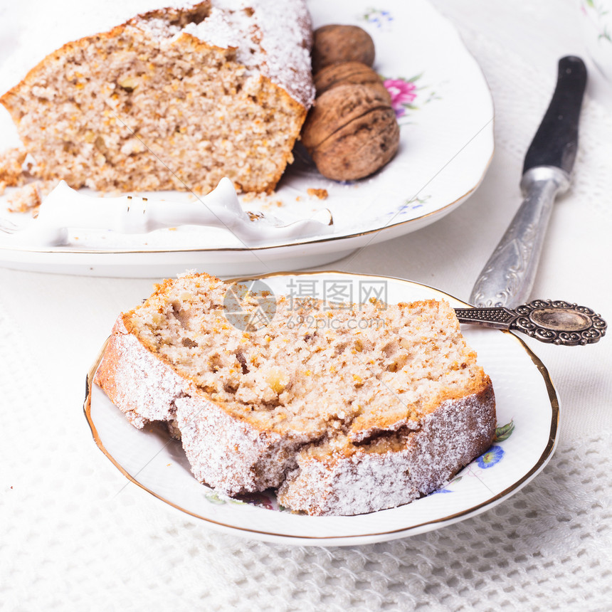 胡桃蛋糕棕色烹饪小吃蜂蜜白色馅饼糕点水果坚果美食图片
