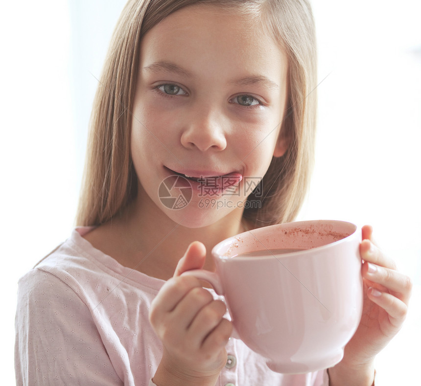 儿童饮可可咖啡孩子杯子睡衣粉色静物咖啡店可可早餐青春期图片