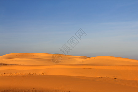 沙漠沙漠全景天空旅游金子风光戈壁冒险沙丘地形地平线高清图片