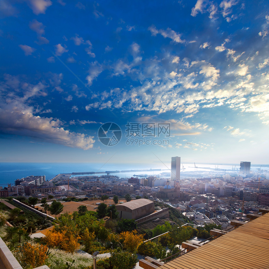 地中海海中的阿利坎特城市景象天际线村庄地标地平线海洋建造建筑真空天空市中心蓝色图片