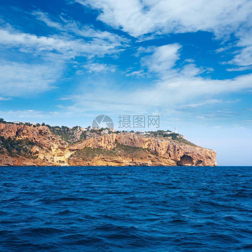 地中海阿利坎特海的纳奥角灯塔石头岩石旅游海岸线天堂海洋蓝色地平线假期海浪图片