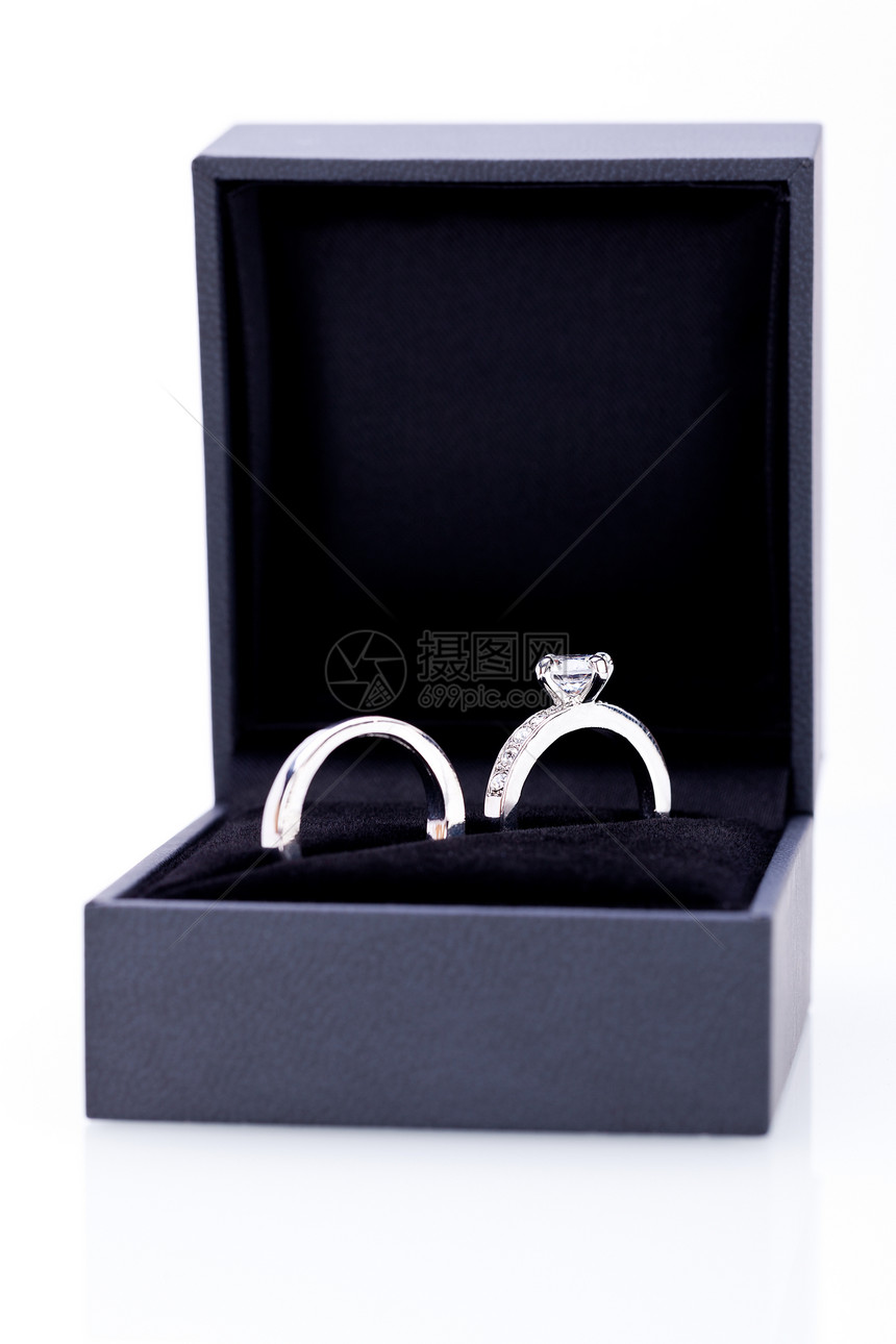 两个银环优雅的珠宝盒戒指恋情配饰订婚盒装情怀盒子首饰礼物婚礼图片