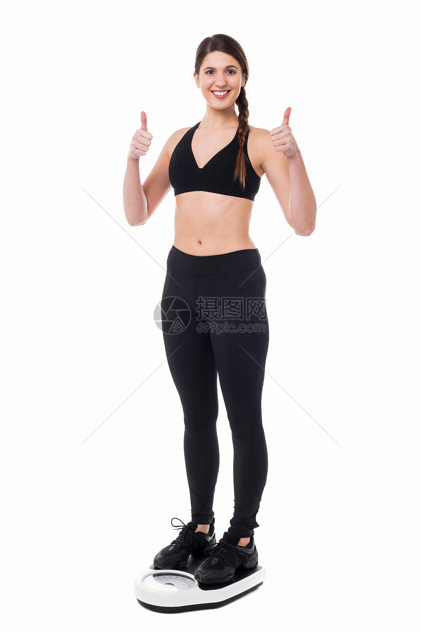 欢乐的姑娘兴奋着 结果她瘦了体重图片