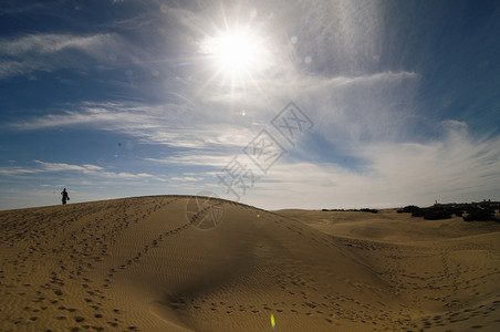 沙丘沙漠质黄色质地纹理沙漠黄沙波浪背景图片