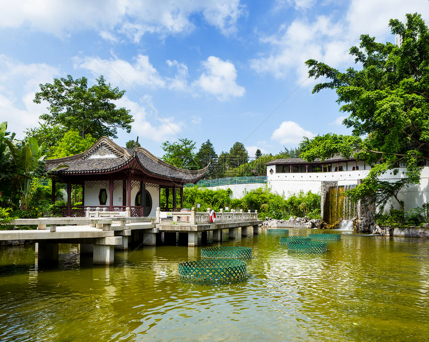 花园中中国的建筑图片