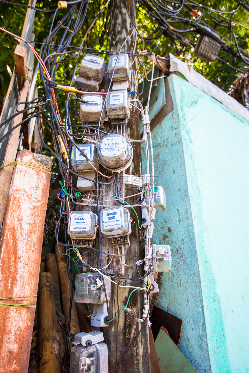 亚洲国家的电线杆电报民众街道市中心旅行高架电线电话两极城市图片