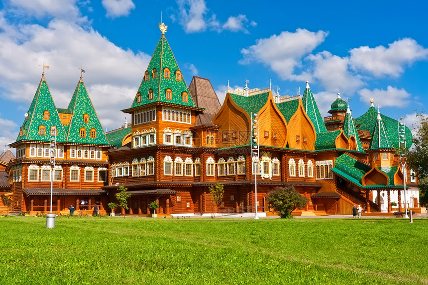 俄罗斯伍德宫殿天空白色教会建筑圆顶绿色地标历史文化博物馆图片