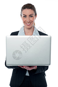 带着崭新的笔记本电脑的微笑公司女士商业高清图片素材