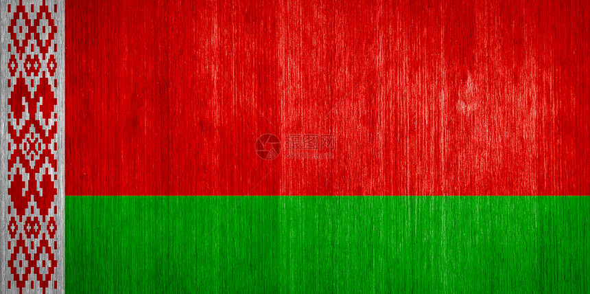白俄罗斯在木材背景上的旗帜图片