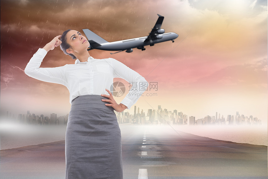 重点突出的女商务人士综合形象人士旅游职业航班飞行思维头发女士专注旅行图片