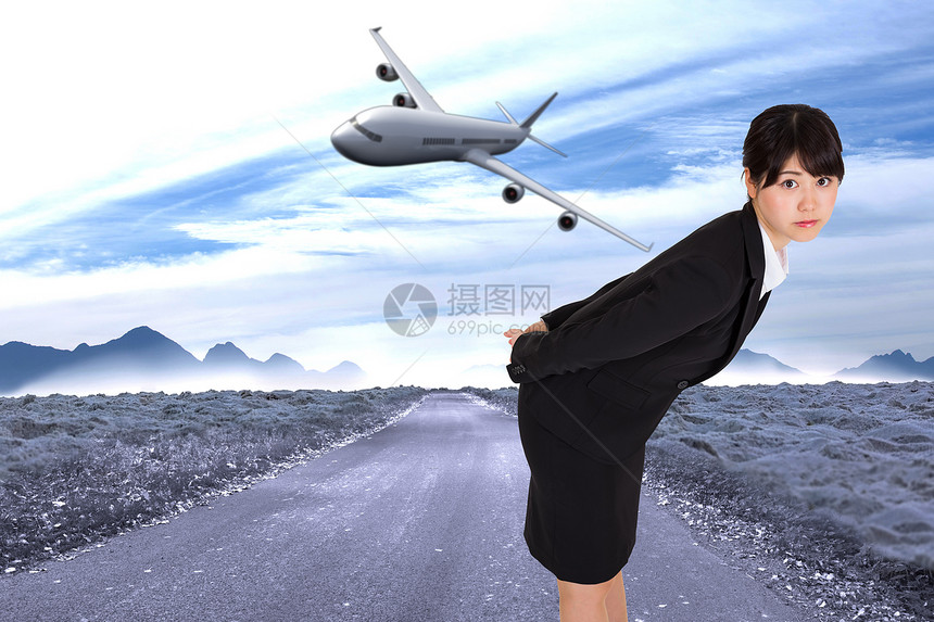 商业妇女严重弯曲的复合形象女士旅行专注飞机职业阳光旅游商务环境计算机图片