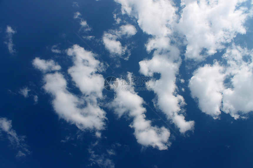 蓝色天空中的云彩白色天气彩色图片图片