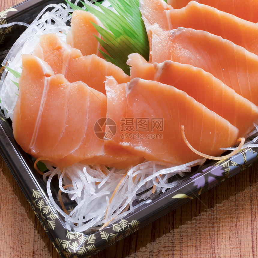 寿司的鲑鱼木板橙子美味盘子点心荒野牛扒鱼片熏制迷迭香图片