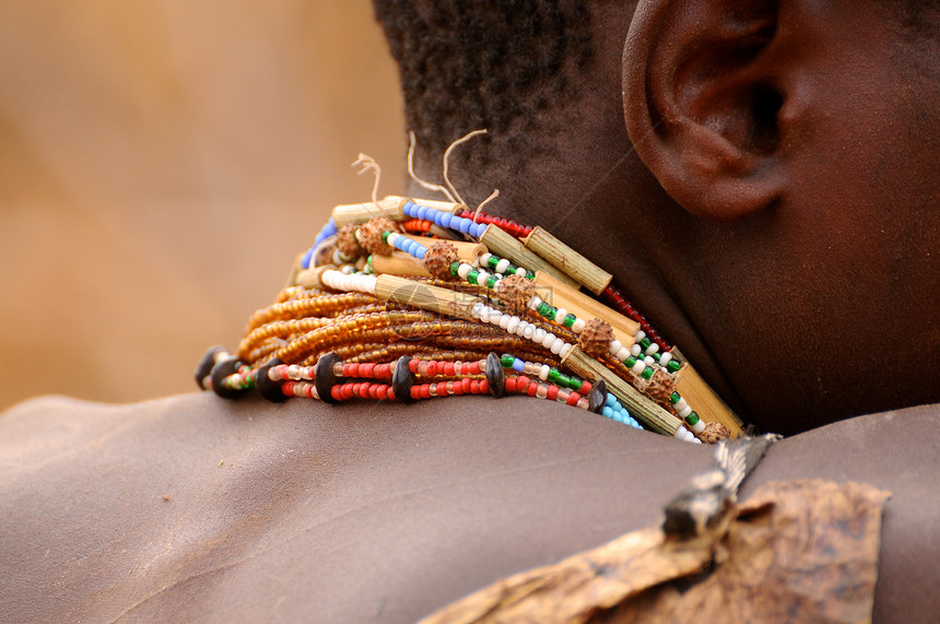 来自坦桑尼亚的手工制作珠珠制品首饰手雕旅行裙子珠饰珠子文化部落地点艺术社区图片