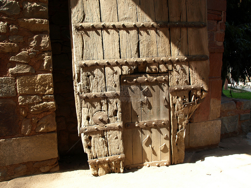 旧木门入口木质橡木城堡拱形风化奉献历史性建筑学红色图片