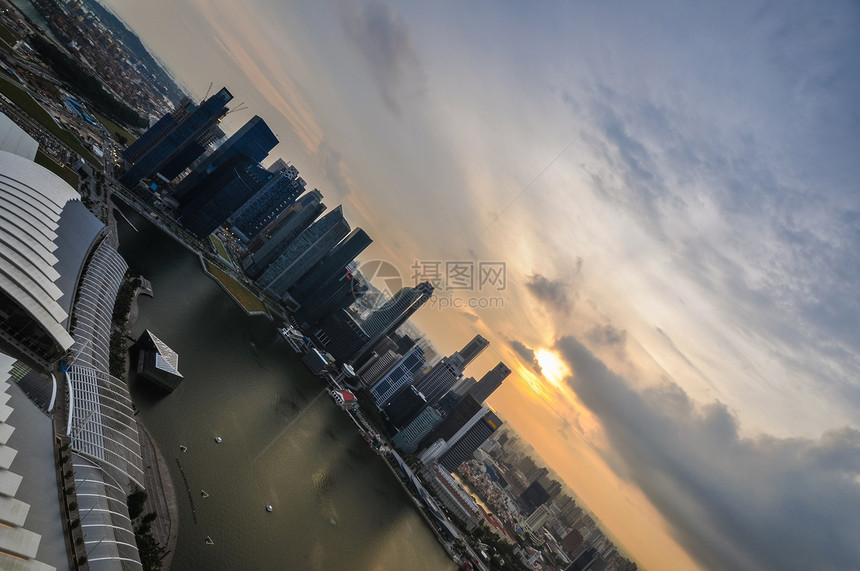 新加坡城市天际流水沙湾景观月亮商业蓝色建筑公司办公室市中心天空金融图片