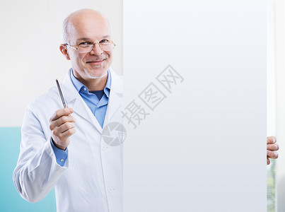 有签名的医生诊所男人医疗男性服务白色空白工作服职业实验医疗服务高清图片素材