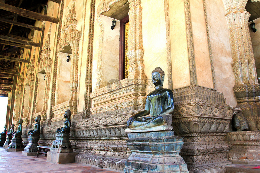 老挝万象的铜佛雕像大厅信仰艺术佛教徒文化房屋山楂博物馆历史宗教图片