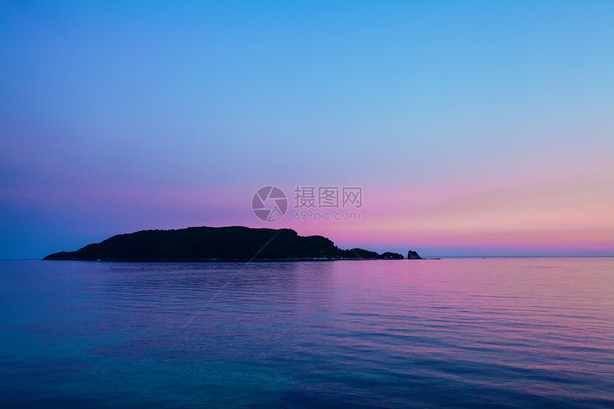 海上日落反射海岸紫色海洋蓝色季节美丽旅行阳光爬坡图片