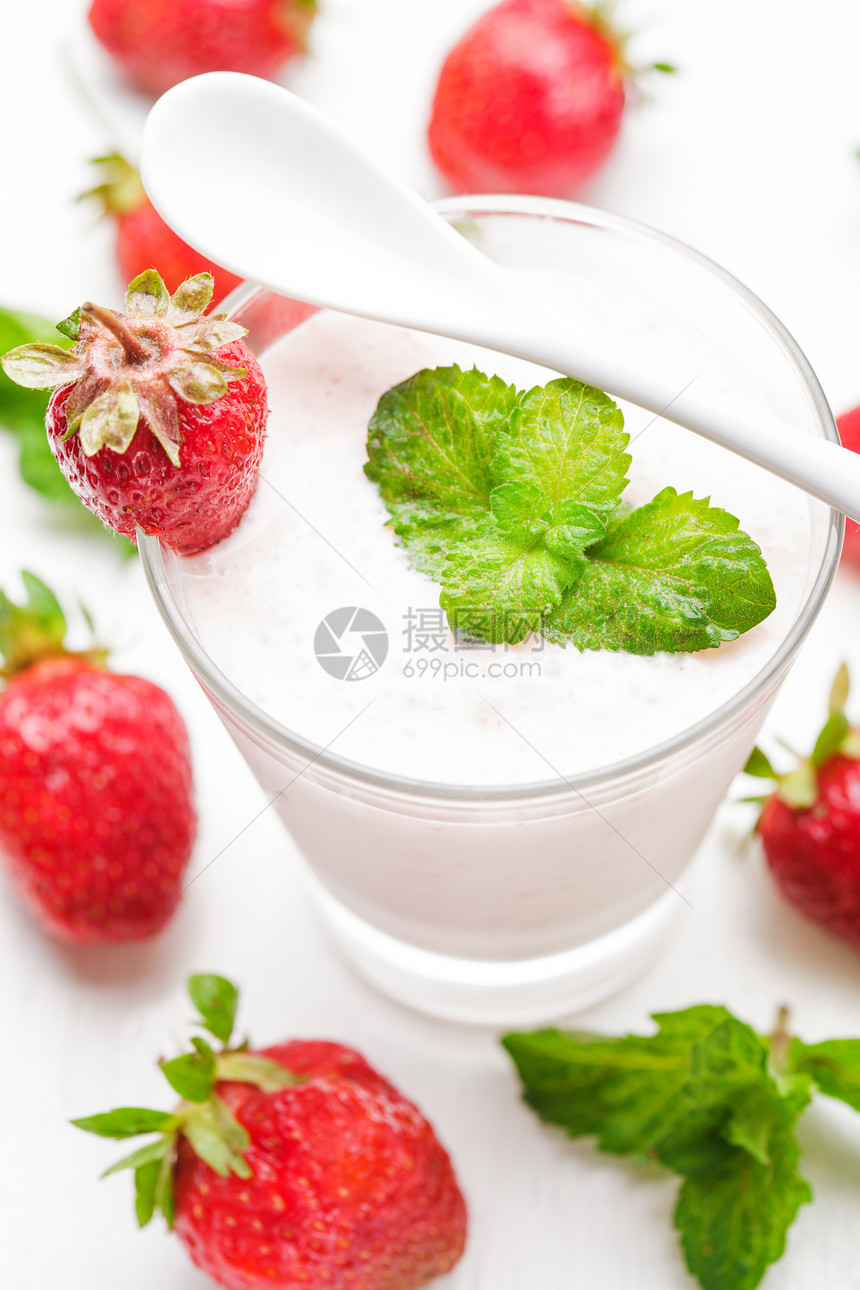 草莓酸奶产品玻璃食物健康美食薄荷奶制品水果奶油状红色图片